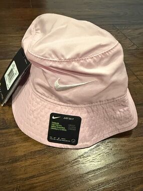 Nike Light Pink Toddler Bucket Hat with White Swoosh NWT UPF 40+ 2/4T